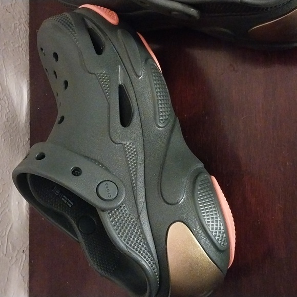 Crocs Clogs - Picture 4 of 12